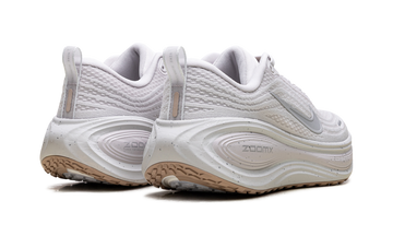NIKE VOMERO PLUS SPECKLE VAST GREY WOLF GREY — Stock