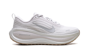 NIKE VOMERO PLUS SPECKLE VAST GREY WOLF GREY — Stock