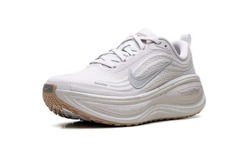 NIKE VOMERO PLUS SPECKLE VAST GREY WOLF GREY — Stock