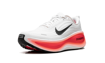NIKE VOMERO PLUS WHITE BLACK BRIGHT CRIMSON — Stock