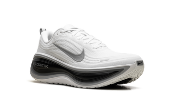 NIKE VOMERO PLUS WHITE BLACK COOL GREY — Stock