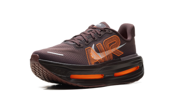 NIKE VOMERO PREMIUM RENEGADE — Stock