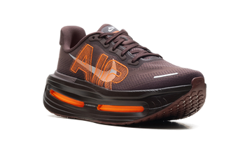 NIKE VOMERO PREMIUM RENEGADE — Stock