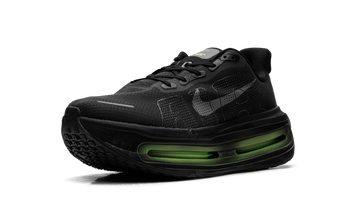 NIKE VOMERO PREMIUM SP BLACK MINI CHROME SWOOSH — Stock