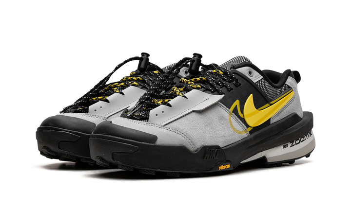 NIKE ZEGAMADOME SP SACAI MATTE SILVER YELLOW