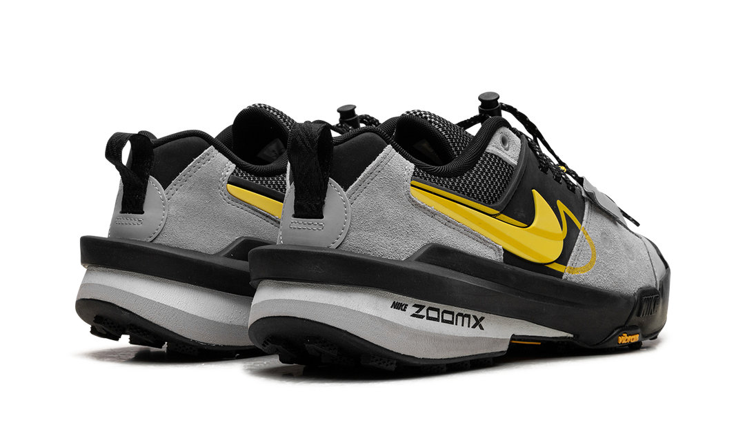 NIKE ZEGAMADOME SP SACAI MATTE SILVER YELLOW