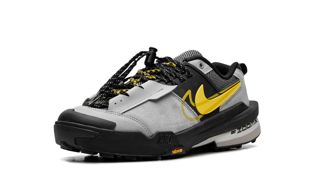 NIKE ZEGAMADOME SP SACAI MATTE SILVER YELLOW