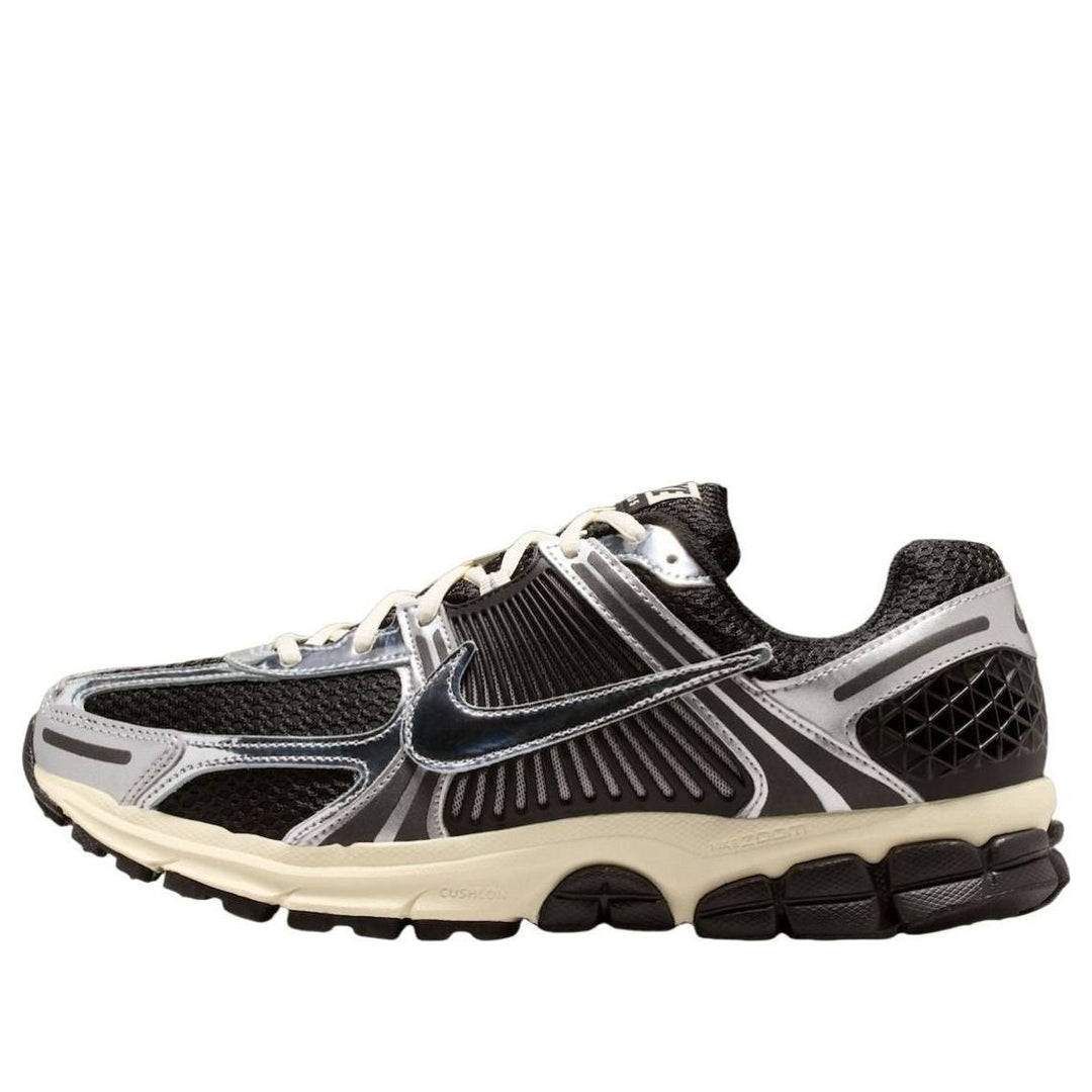 NIKE ZOOM VOMERO 5 BLACK CHROME