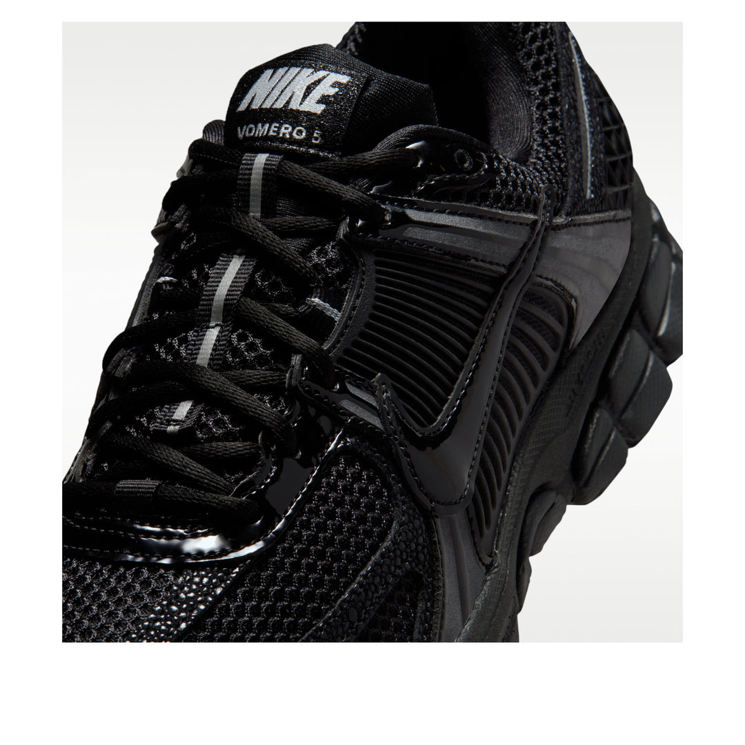 NIKE ZOOM VOMERO 5 BLACK PATENT (WOMEN&