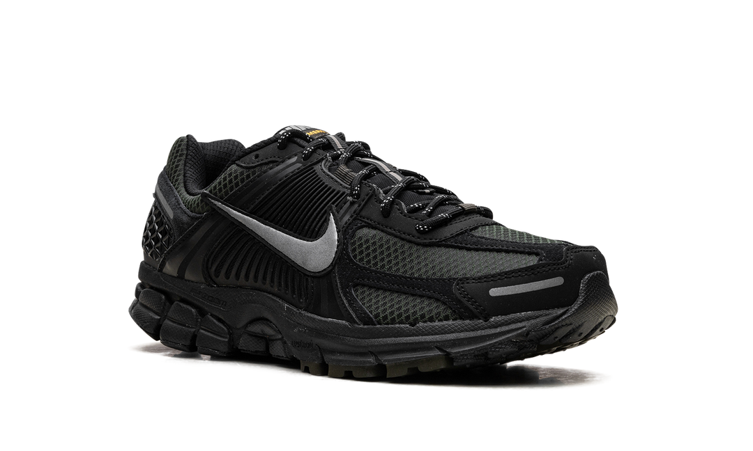 NIKE ZOOM VOMERO 5 BLACK SEQUOIA