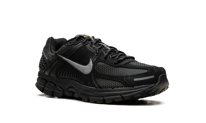 NIKE ZOOM VOMERO 5 BLACK SEQUOIA