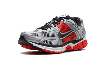 NIKE ZOOM VOMERO 5 BRIGHT CRIMSON METALLIC SILVER — Stock