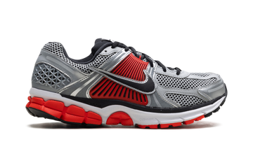 NIKE ZOOM VOMERO 5 BRIGHT CRIMSON METALLIC SILVER — Stock