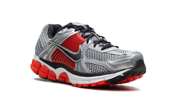 NIKE ZOOM VOMERO 5 BRIGHT CRIMSON METALLIC SILVER — Stock