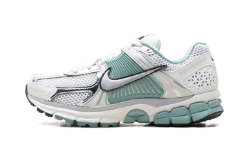 NIKE ZOOM VOMERO 5 CANNON WOMENS — Stock