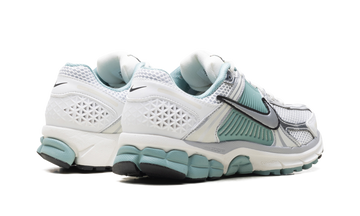 NIKE ZOOM VOMERO 5 CANNON WOMENS — Stock