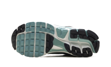 NIKE ZOOM VOMERO 5 CANNON WOMENS — Stock