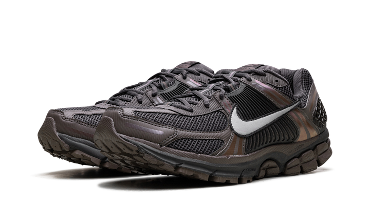 NIKE ZOOM VOMERO 5 CAVE STONE — Stock 