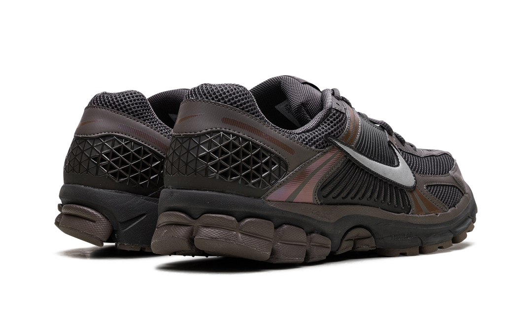 NIKE ZOOM VOMERO 5 CAVE STONE — Stock 