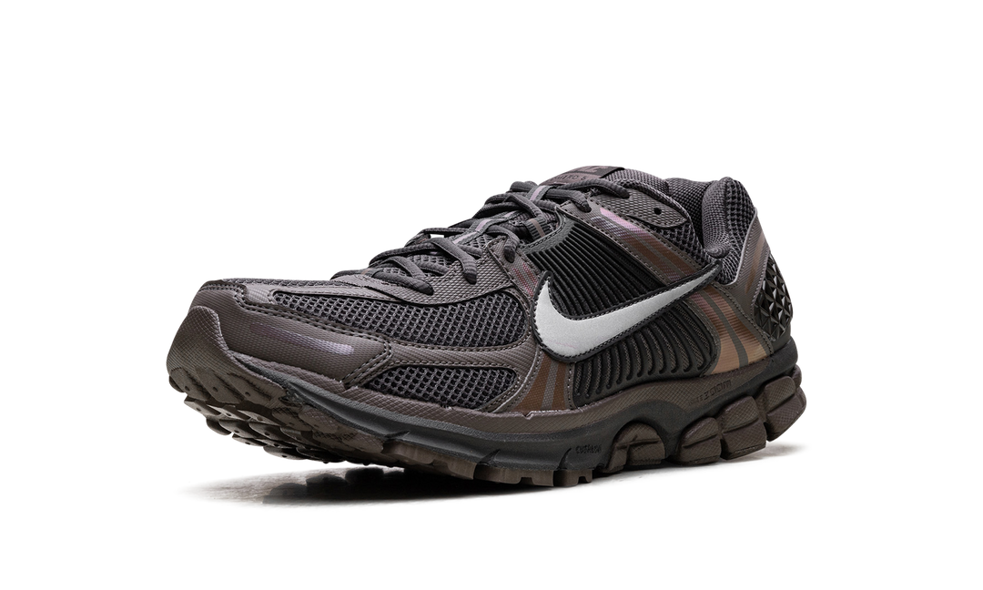 NIKE ZOOM VOMERO 5 CAVE STONE — Stock 