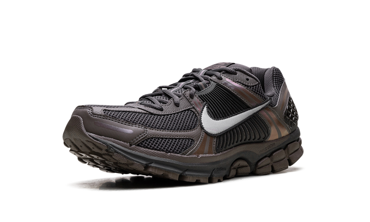 NIKE ZOOM VOMERO 5 CAVE STONE — Stock 