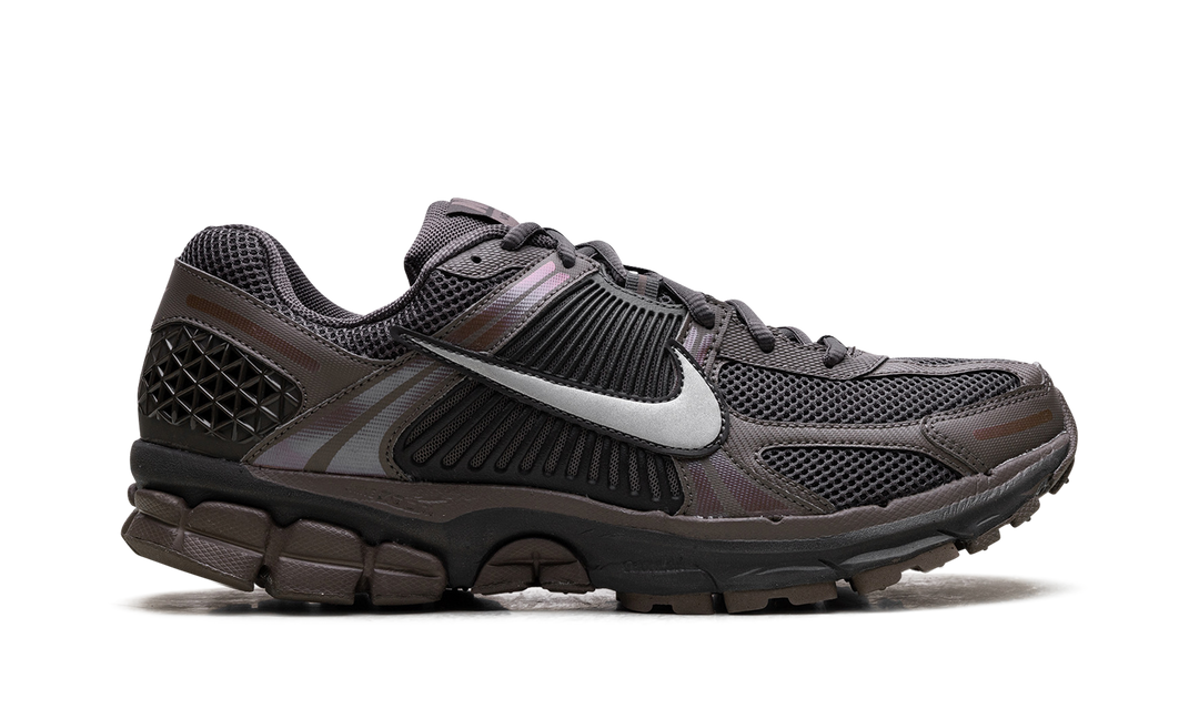 NIKE ZOOM VOMERO 5 CAVE STONE — Stock 