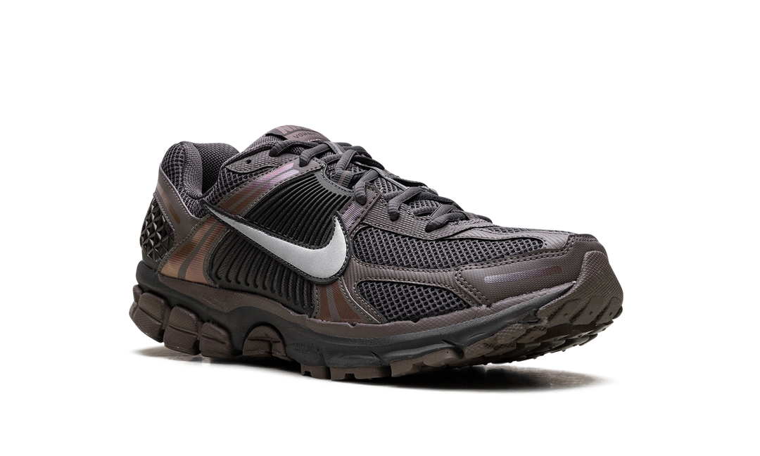 NIKE ZOOM VOMERO 5 CAVE STONE — Stock 