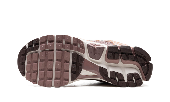 NIKE ZOOM VOMERO 5 DUSTED CLAY