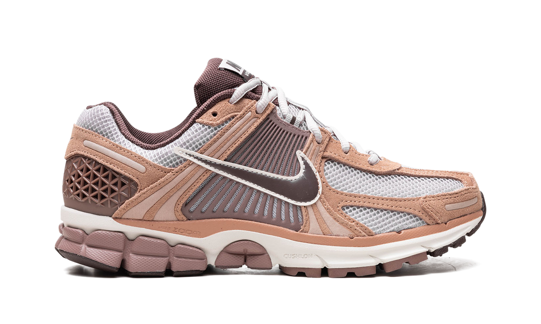 NIKE ZOOM VOMERO 5 DUSTED CLAY