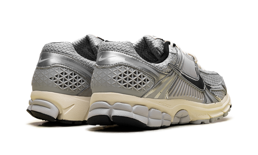 NIKE ZOOM VOMERO 5 GREY FOG CHROME