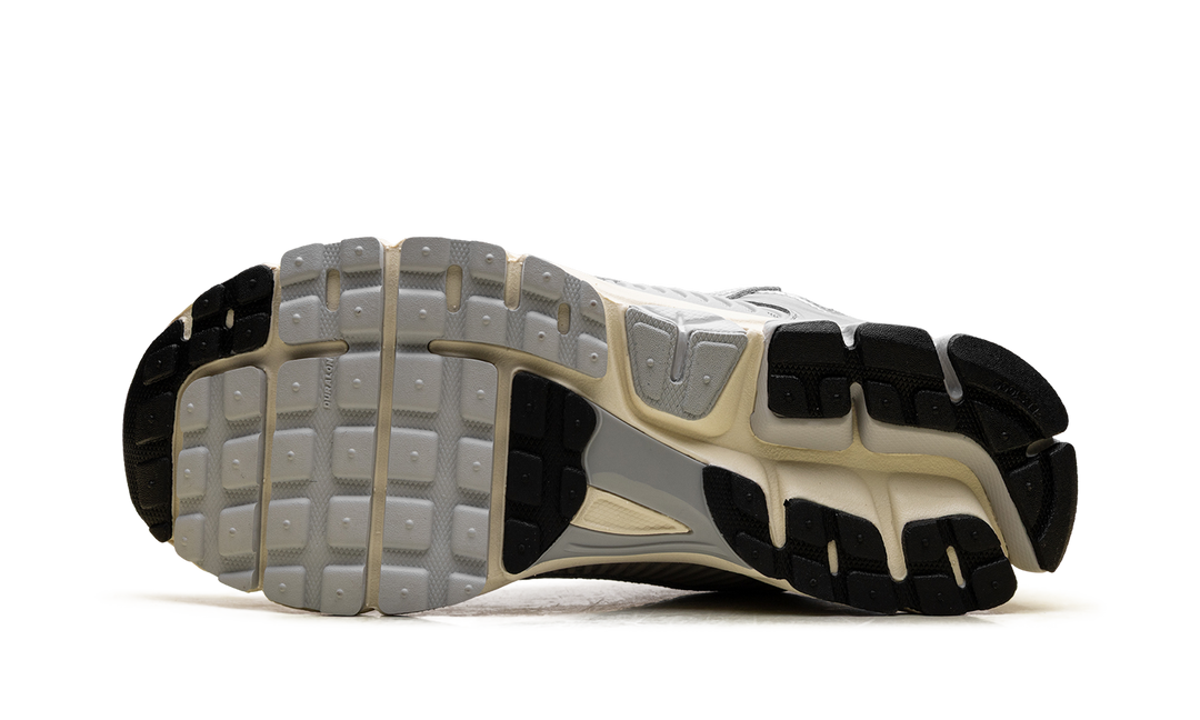 NIKE ZOOM VOMERO 5 GREY FOG CHROME