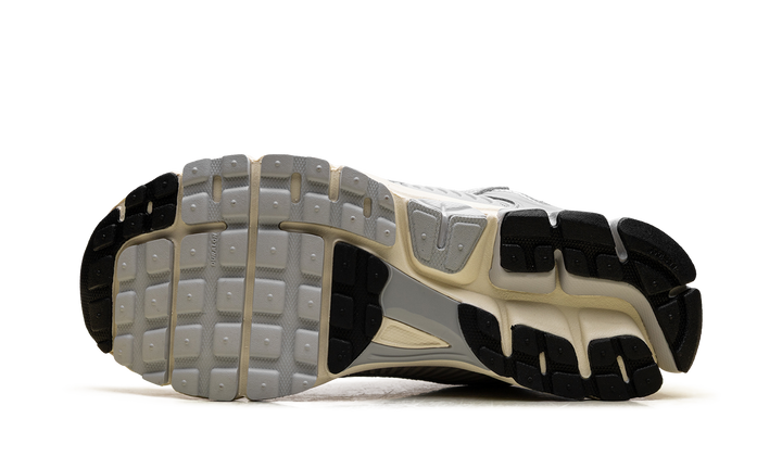 NIKE ZOOM VOMERO 5 GREY FOG CHROME