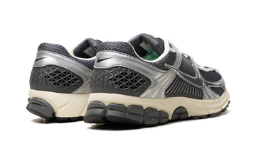 NIKE ZOOM VOMERO 5 IRON GREY CHROME — Stock