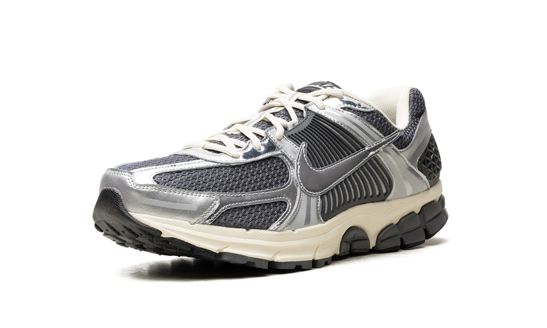 NIKE ZOOM VOMERO 5 IRON GREY CHROME