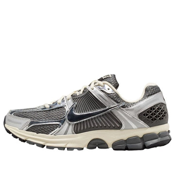 NIKE ZOOM VOMERO 5 IRON GREY CHROME — Stock