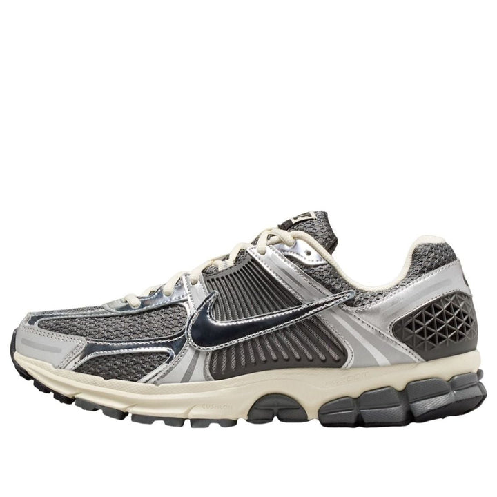 NIKE ZOOM VOMERO 5 IRON GREY CHROME
