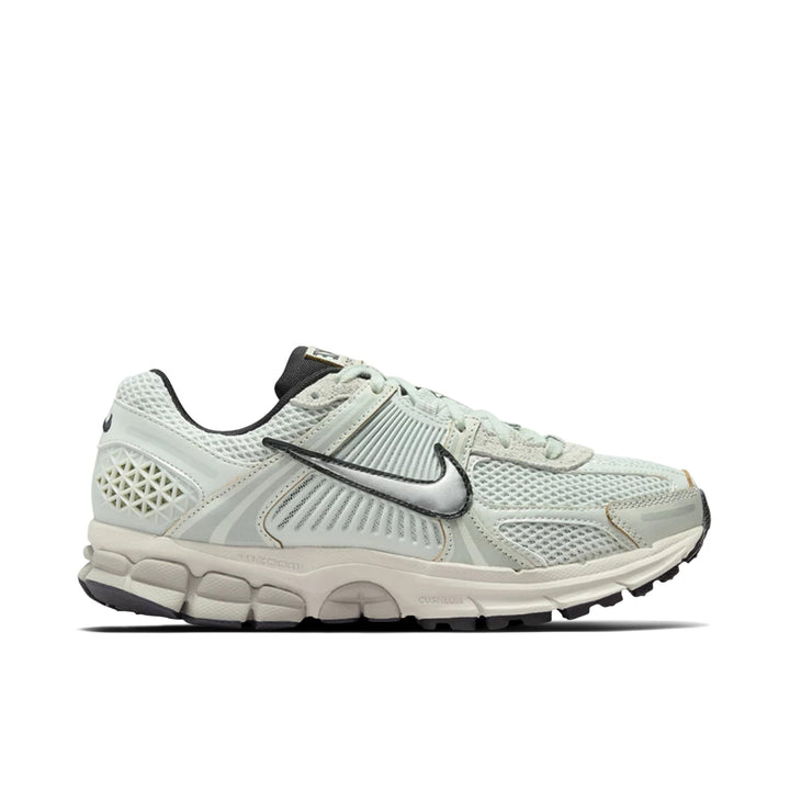 NIKE ZOOM VOMERO 5 LIGHT SILVER CHROME WOMENS — Stock 