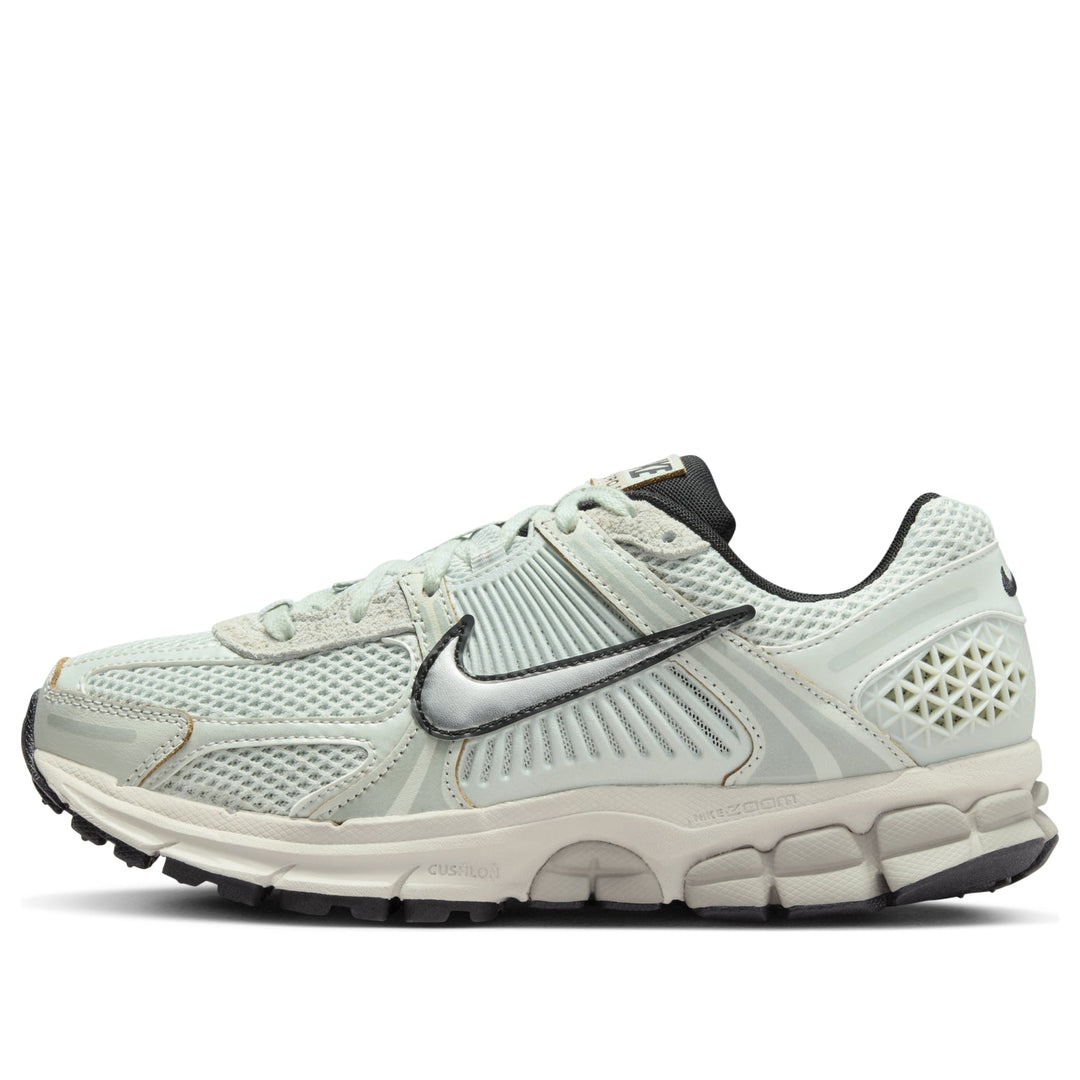 NIKE ZOOM VOMERO 5 LIGHT SILVER CHROME WOMENS — Stock 