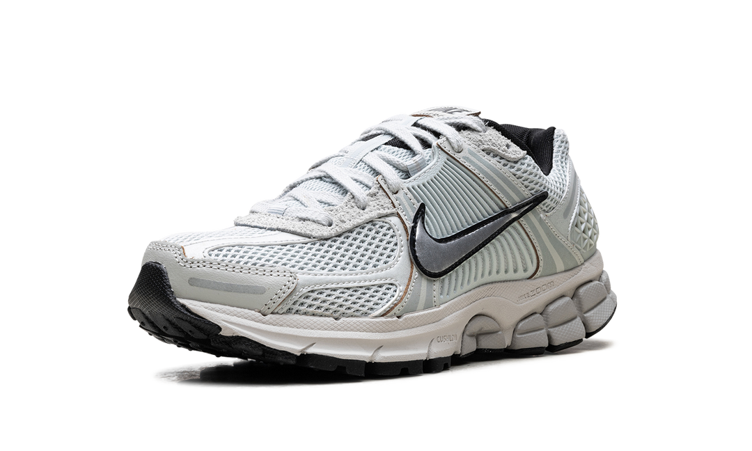 NIKE ZOOM VOMERO 5 LIGHT SILVER CHROME WOMENS — Stock 