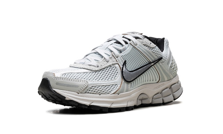 NIKE ZOOM VOMERO 5 LIGHT SILVER CHROME WOMENS — Stock 
