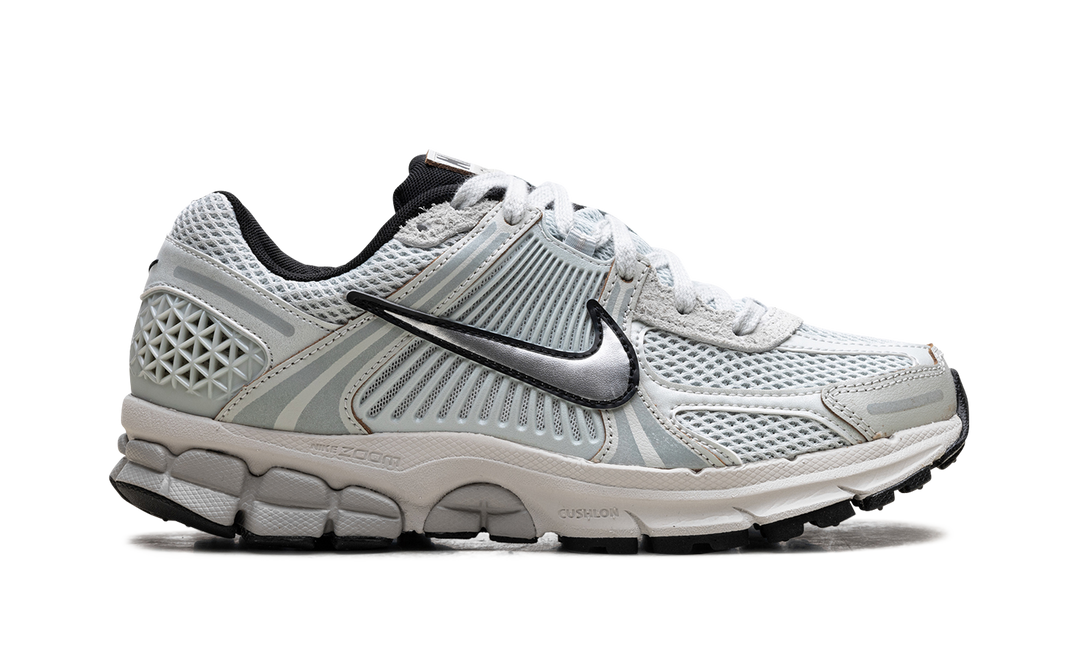 NIKE ZOOM VOMERO 5 LIGHT SILVER CHROME WOMENS — Stock 