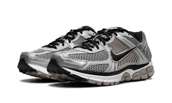 NIKE ZOOM VOMERO 5 METALLIC SILVER COLLEGE GREY