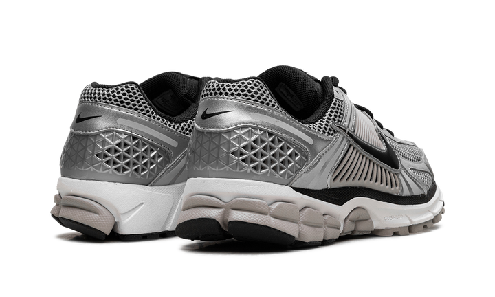 NIKE ZOOM VOMERO 5 METALLIC SILVER COLLEGE GREY