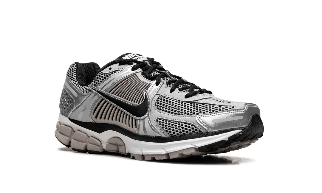 NIKE ZOOM VOMERO 5 METALLIC SILVER COLLEGE GREY