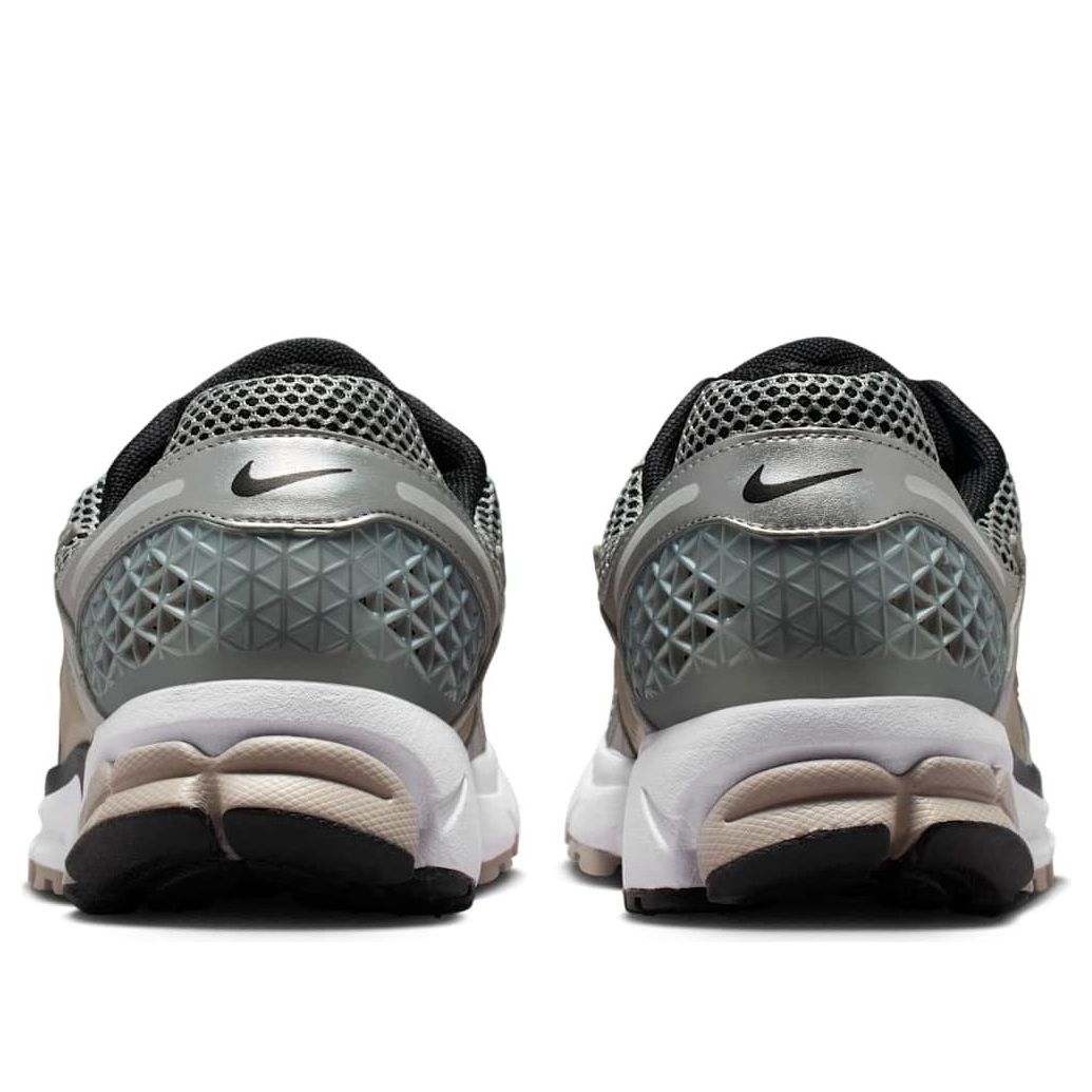 NIKE ZOOM VOMERO 5 METALLIC SILVER COLLEGE GREY