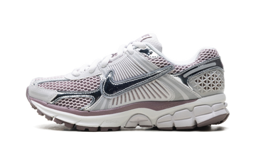 NIKE ZOOM VOMERO 5 METALLIC SILVER PLATINUM VIOLET (WOMEN'S) — Stock