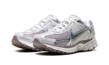 NIKE ZOOM VOMERO 5 METALLIC SILVER PLATINUM VIOLET (WOMEN'S) — Stock