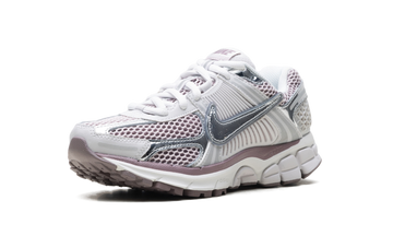 NIKE ZOOM VOMERO 5 METALLIC SILVER PLATINUM VIOLET (WOMEN'S) — Stock