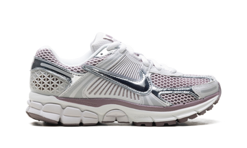 NIKE ZOOM VOMERO 5 METALLIC SILVER PLATINUM VIOLET (WOMEN'S) — Stock