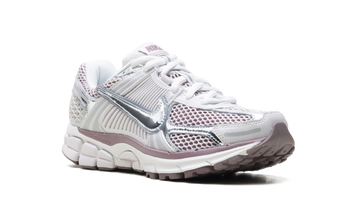NIKE ZOOM VOMERO 5 METALLIC SILVER PLATINUM VIOLET (WOMEN'S) — Stock